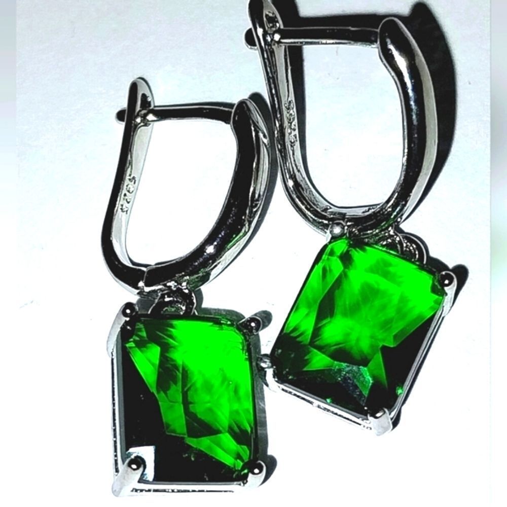 Ladies Emerald Tear Drop 925 Pendant earrings